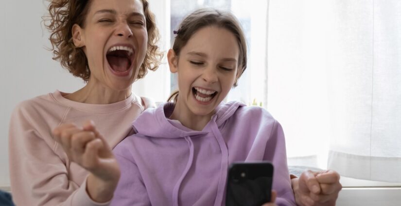 Pebbling, memes y stickers: un “puente afectivo” para la comunicación entre padres e hijos