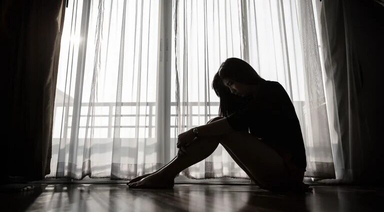 Qué es la reactividad emocional y cómo impacta en el riesgo de depresión adolescente, según un estudio