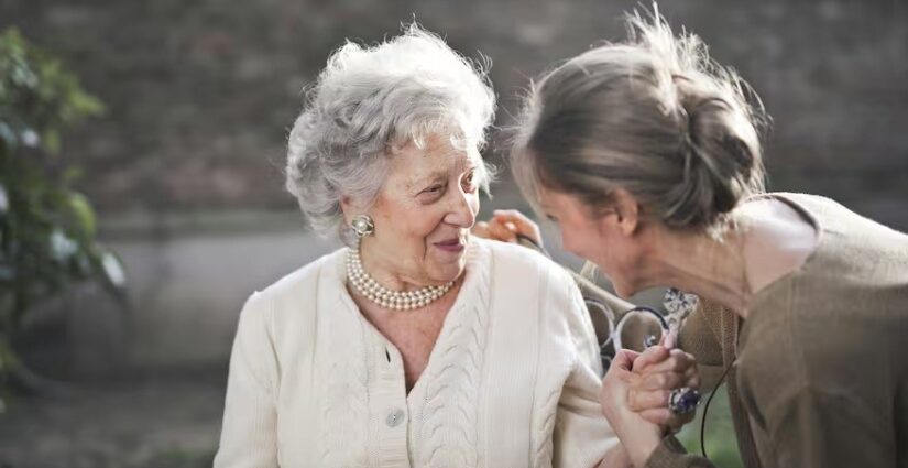 “Es casi seguro que tienen algo que decirnos”: estas son las 10 historias que más repiten los adultos mayores